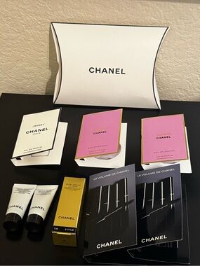 Chanel- eight piece sample set! New.